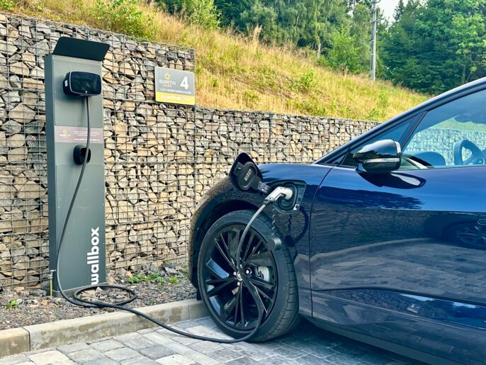 Nabíjení elektromobilu přímo u apartmánu zdarma